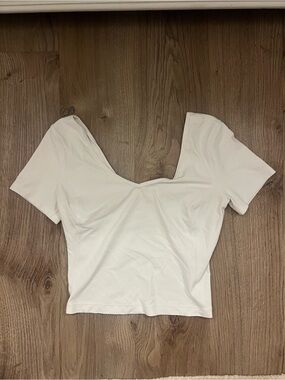 Lululemon Women's White Scoop Neck Short Sleeve Top